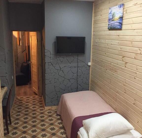 חדר קומפורט לשלושה, Wine & Rose Boutique