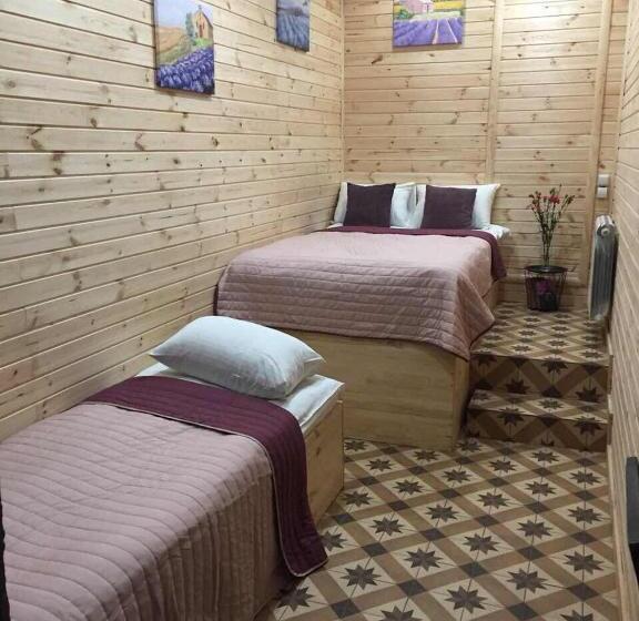 חדר קומפורט לשלושה, Wine & Rose Boutique