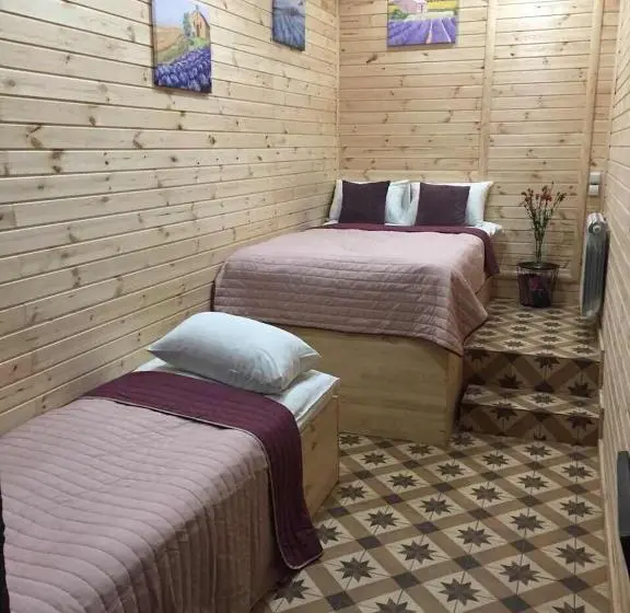 اتاق راحتی سه تخته, Wine & Rose Boutique