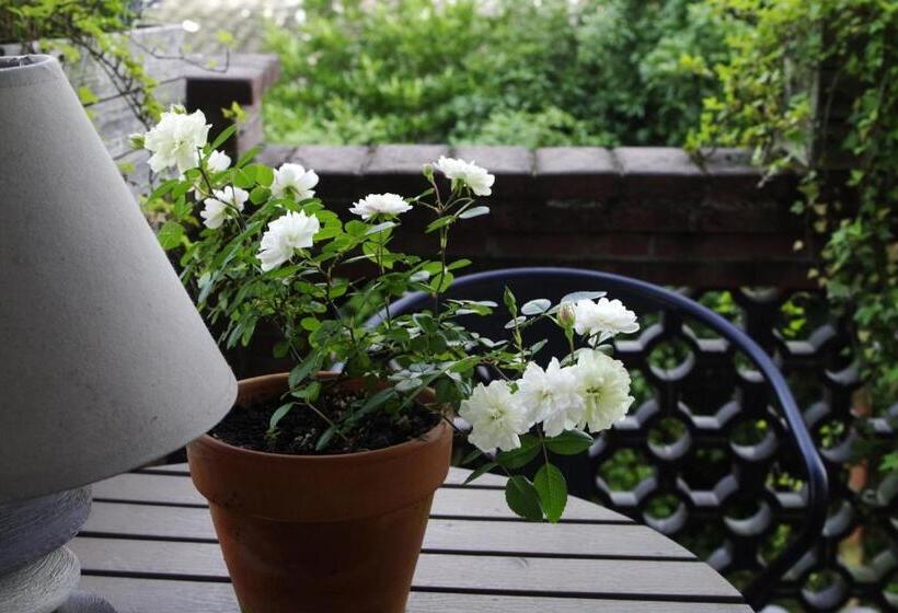 Номер Стандарт с Балконом, Hangzhou Jiuyueji Bed&breakfast