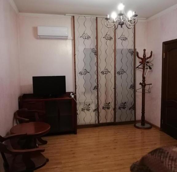 اتاق لوکس, Little Shangri La