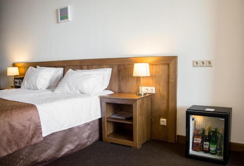 اتاق استاندارد با چشم‌انداز دریا, Dem