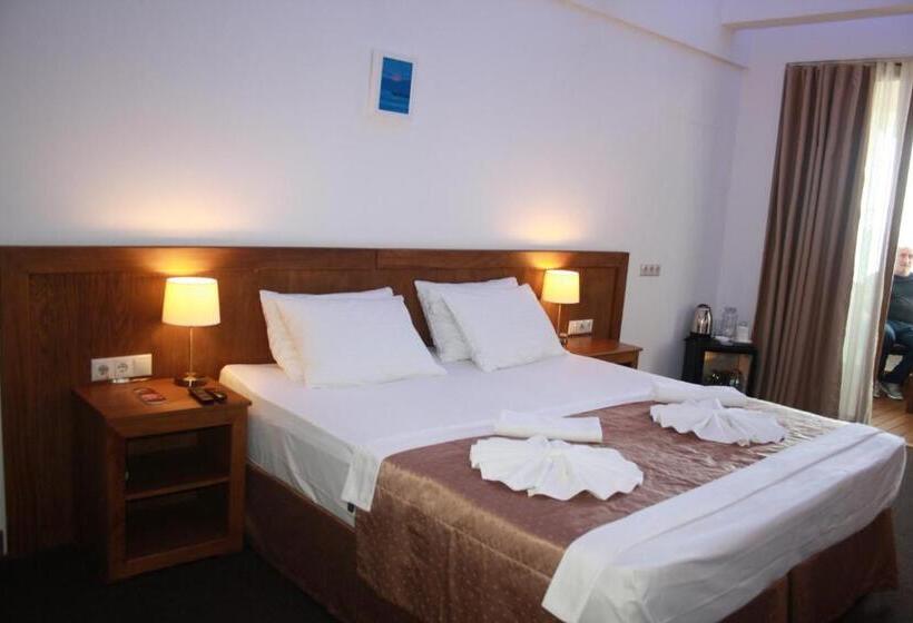 اتاق استاندارد با چشم‌انداز دریا, Dem