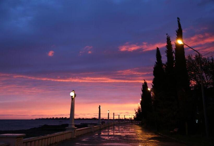 سوئیت با تخت بزرگ, Dem