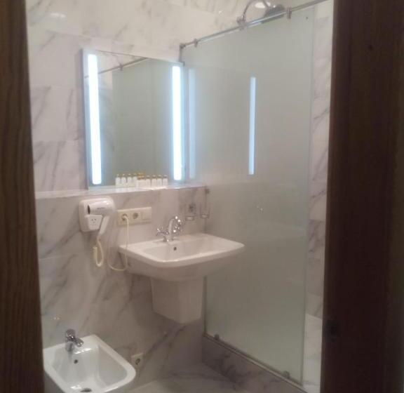 سوئیت با تخت بزرگ, Dem