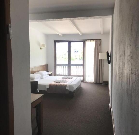 اتاق استاندارد با چشم‌انداز شهر, Dem