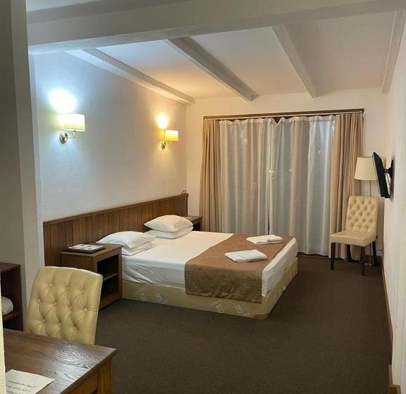 اتاق استاندارد با چشم‌انداز شهر, Dem