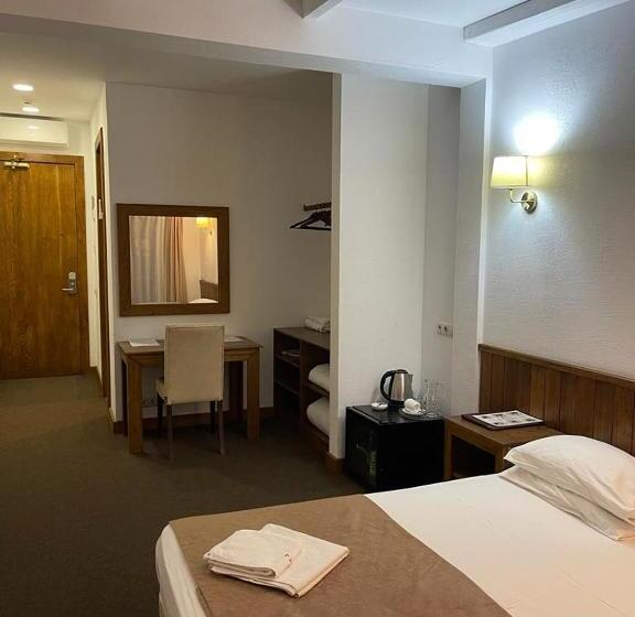 اتاق استاندارد با چشم‌انداز شهر, Dem