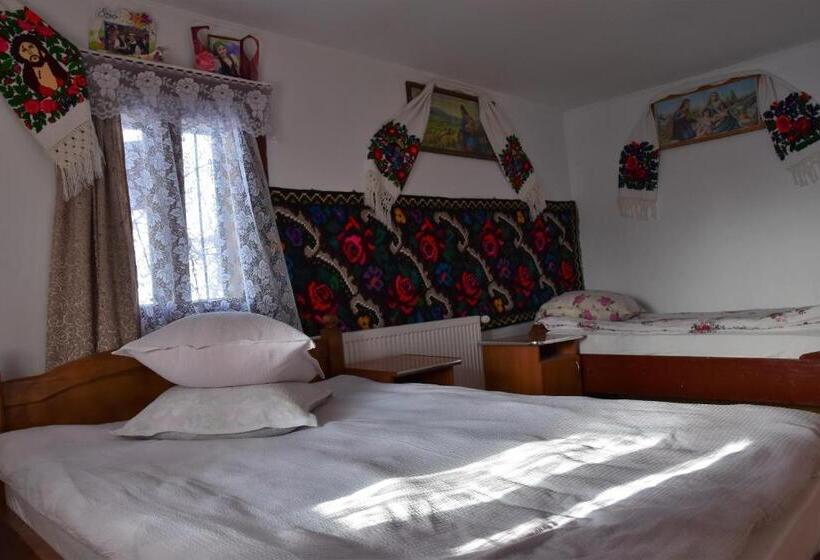 חדר סטנדרט לשלושה, Pensiunea Maramu