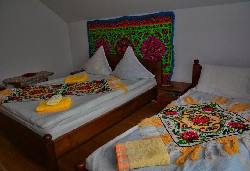 חדר סטנדרט לשלושה, Pensiunea Maramu