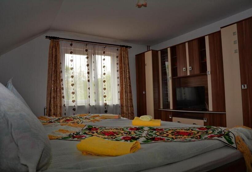 חדר סטנדרט לשלושה, Pensiunea Maramu