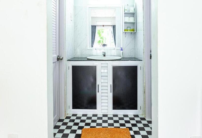 Standard Quadruple Room Sea View, Phi Kite School