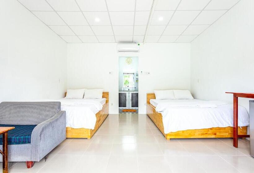 Standard Quadruple Room Sea View, Phi Kite School