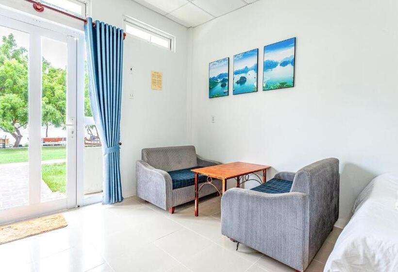 Standard Quadruple Room Sea View, Phi Kite School