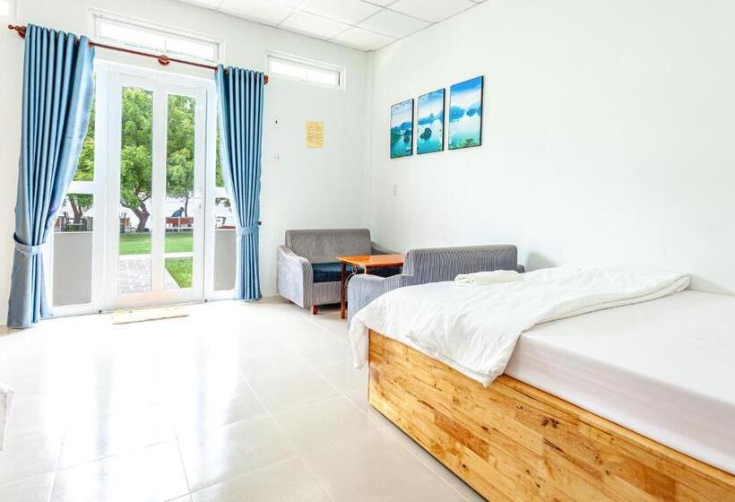 Standard Quadruple Room Sea View, Phi Kite School