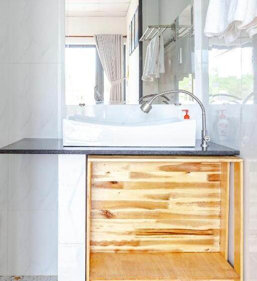 Deluxe Room with Balcony, Phi Kite School