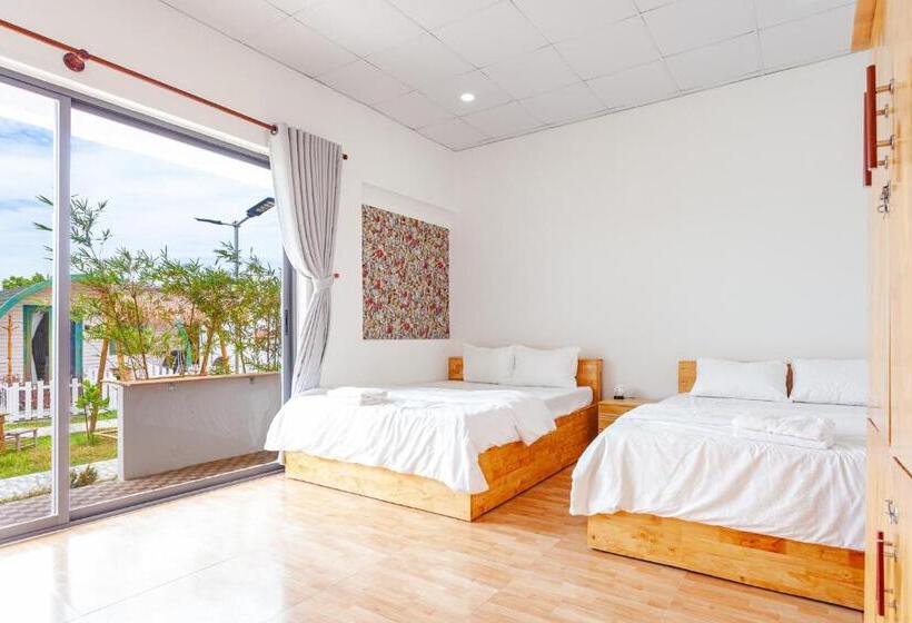 Standard Quadruple Room Garden View, Phi Kite School