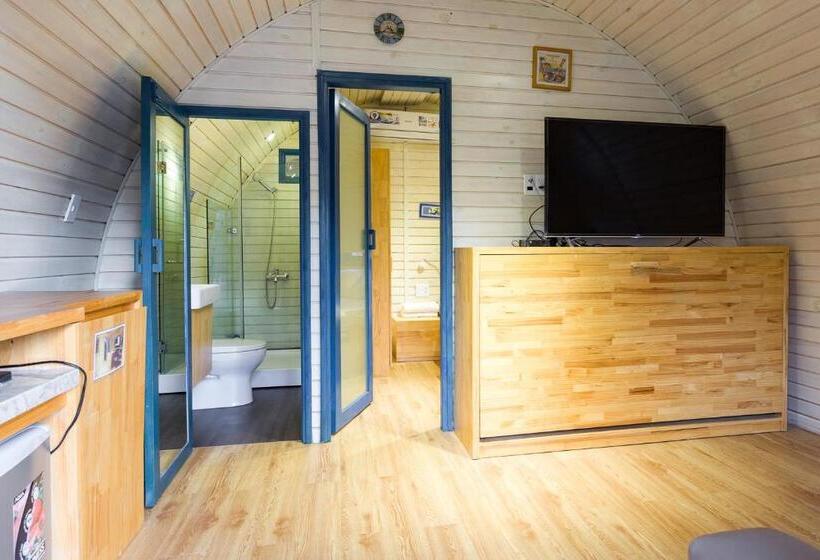 Deluxe Bungalow, Phi Kite School