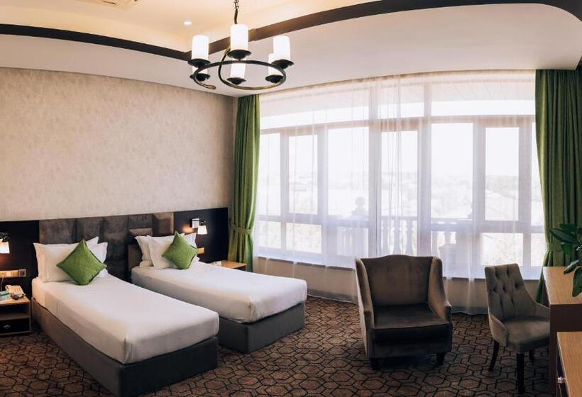 اتاق لوکس با چشم‌انداز شهر, Megapolis Hotel Shymkent