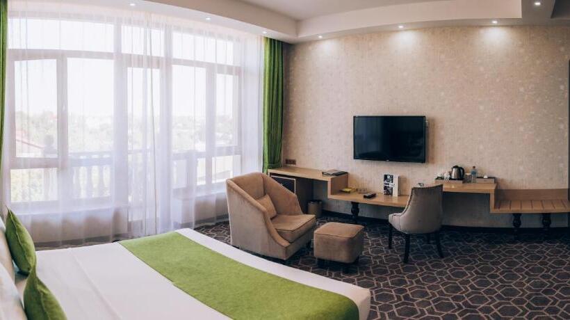 اتاق لوکس با چشم‌انداز شهر, Megapolis Hotel Shymkent