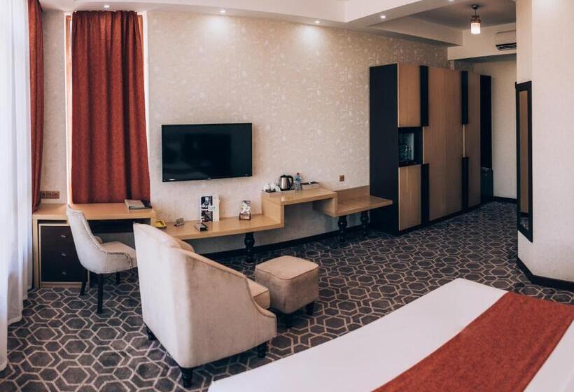 اتاق لوکس با چشم‌انداز شهر, Megapolis Hotel Shymkent