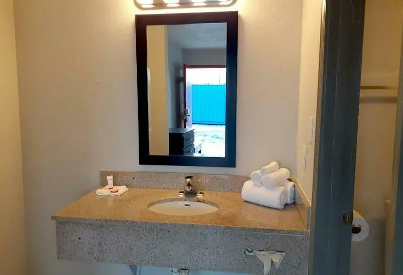 キングサイズベッドのスタンダードルーム, My Home & Suites Covington
