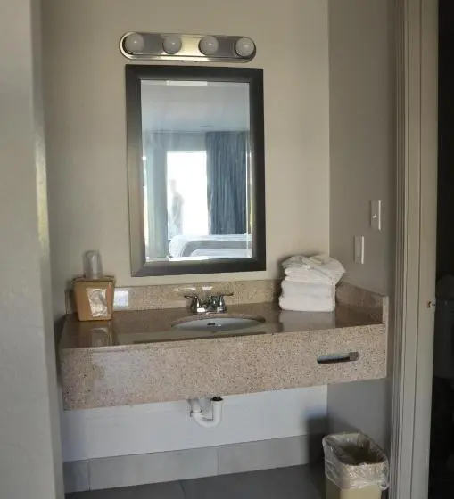キングサイズベッドのスタンダードルーム, My Home & Suites Covington
