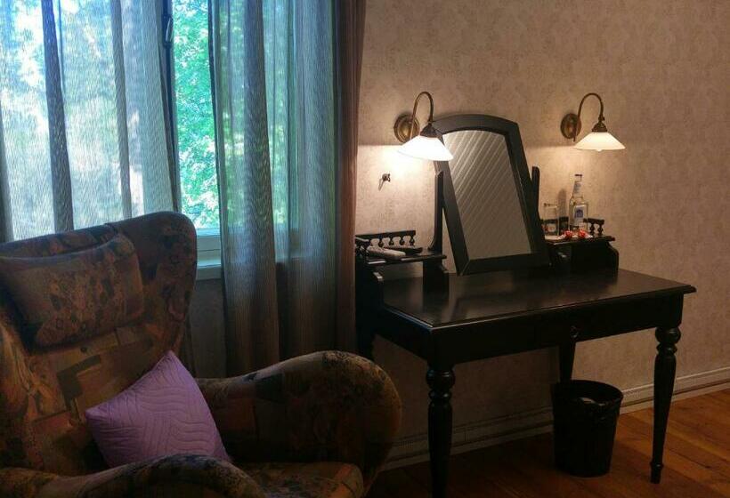 اتاق لوکس, Mamma Mia Guest House