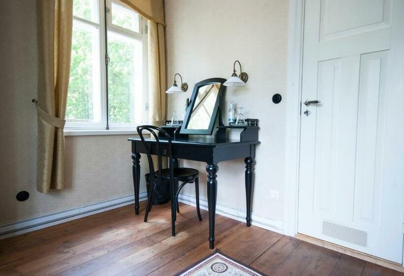 اتاق لوکس, Mamma Mia Guest House