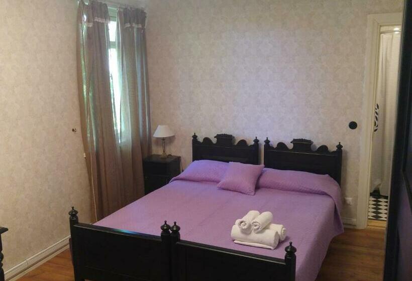 اتاق لوکس, Mamma Mia Guest House