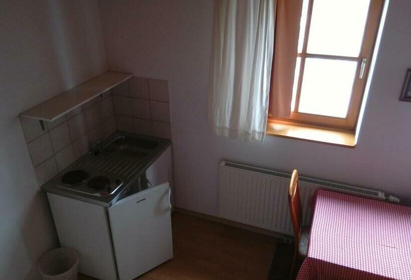 استودیوی استاندارد, Tourist Farm Joannes