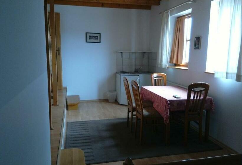 استودیوی استاندارد, Tourist Farm Joannes