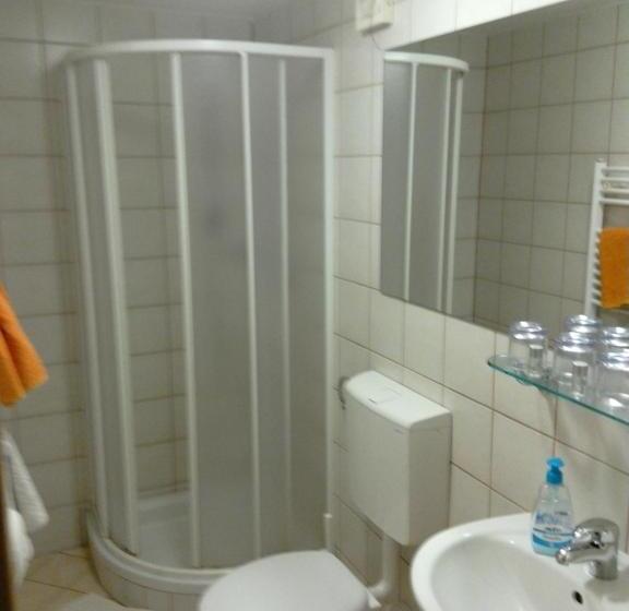 استودیوی استاندارد, Tourist Farm Joannes