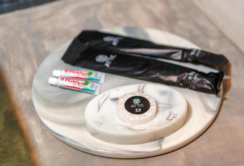 غرفة ديلوكس سرير كينج, Attic