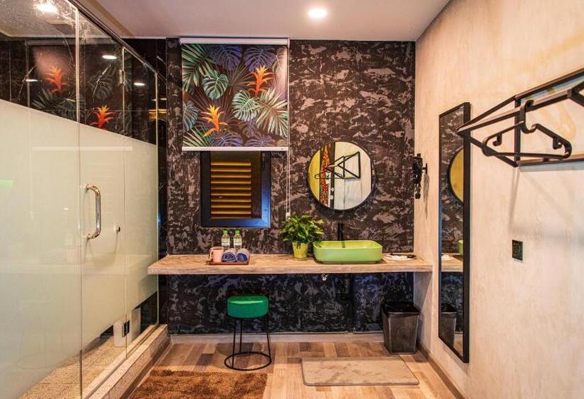 غرفة ديلوكس سرير كينج, Attic