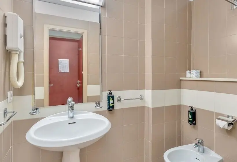 اتاق استاندارد یک نفره, B&b Hotel Milano Ornato