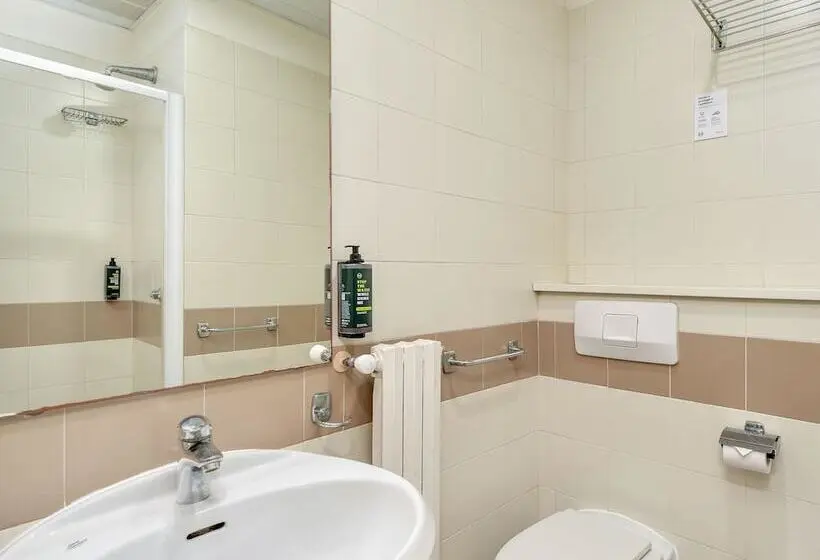 اتاق استاندارد سه نفره, B&b Hotel Milano Ornato