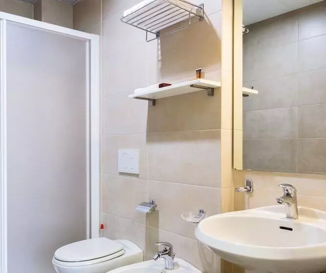 اتاق اکونومی یک تخته, B&b Hotel Milano Ornato