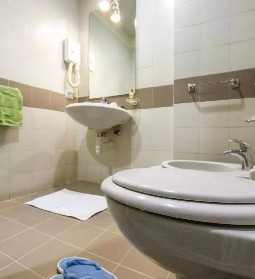 اتاق استاندارد یک نفره, B&b Hotel Milano Ornato