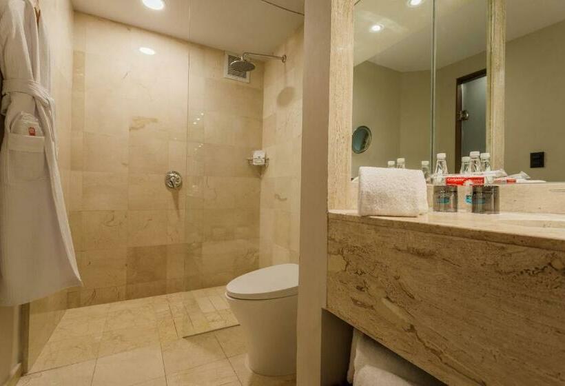 اتاق رویال, Camino Real Aeropuerto