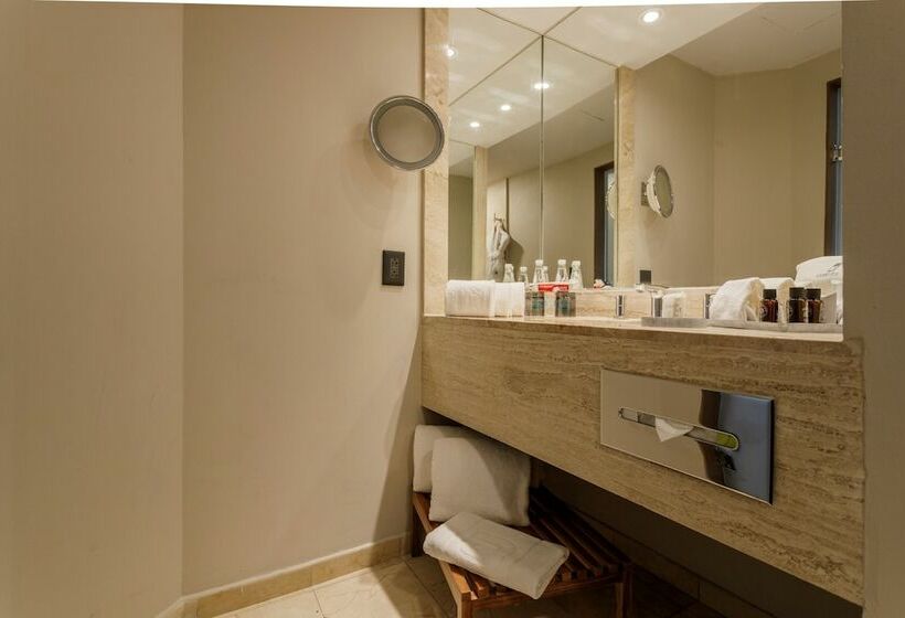 اتاق رویال, Camino Real Aeropuerto