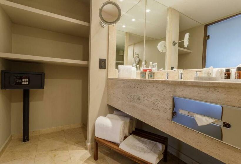 سوییت جونیور, Camino Real Aeropuerto