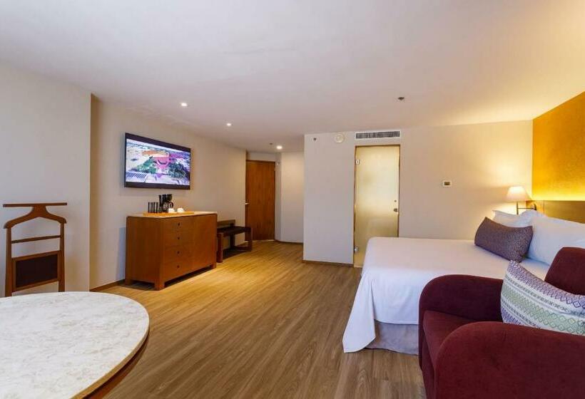 سوییت جونیور, Camino Real Aeropuerto