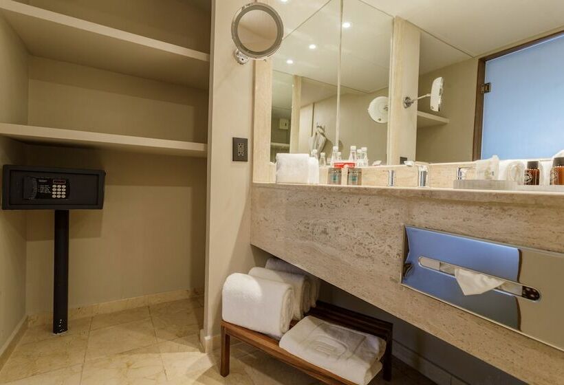 سوییت جونیور, Camino Real Aeropuerto