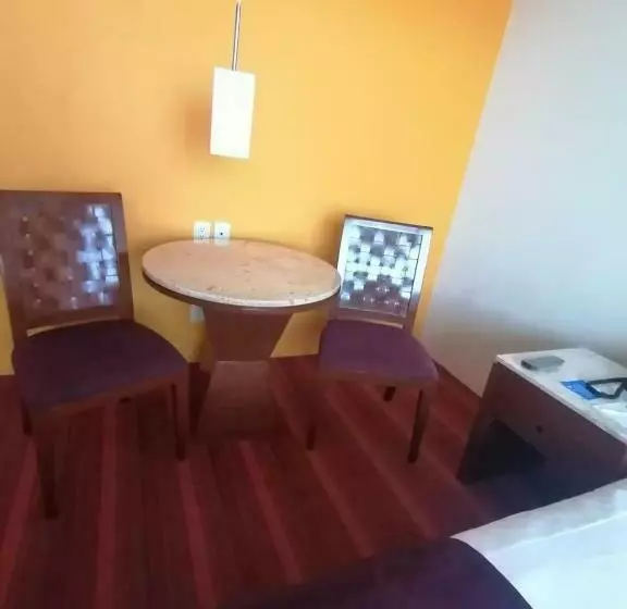 اتاق لوکس, Camino Real Aeropuerto
