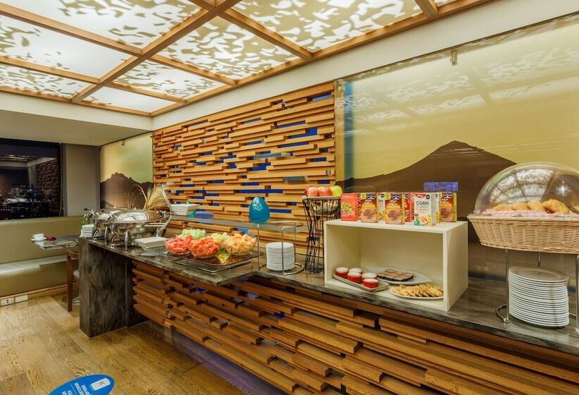 اتاق رویال, Camino Real Aeropuerto