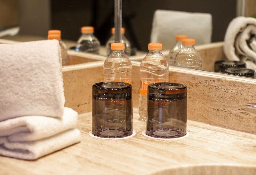 اتاق رویال, Camino Real Aeropuerto