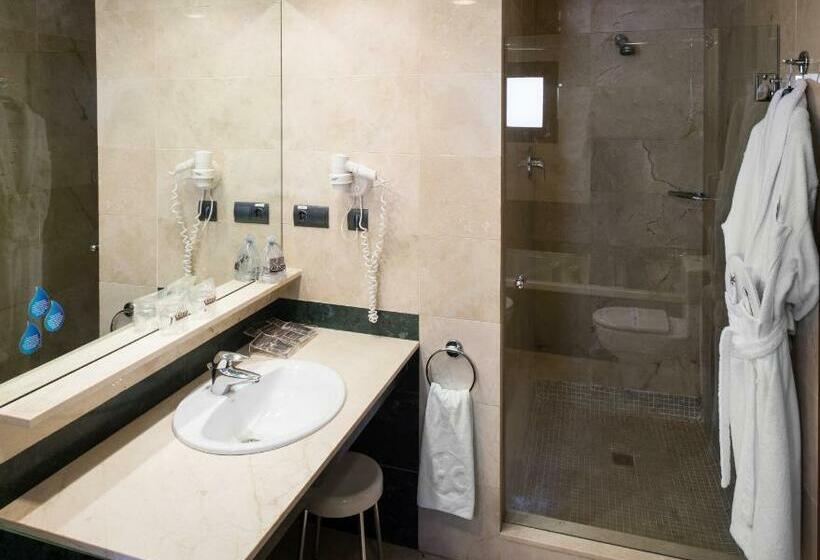 Люкс, Catalonia Born