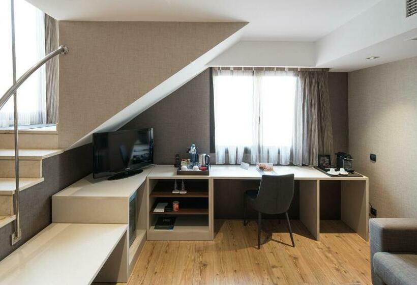 Люкс, Catalonia Born