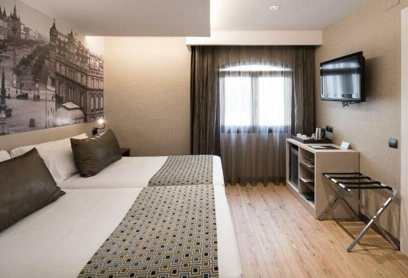 Номер Superior, Catalonia Born